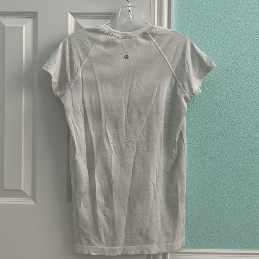 Lululemon White Swiftly Tech Shortsleve - image 2